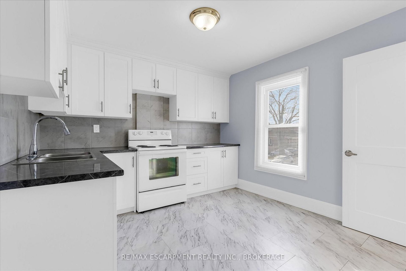 Semi-Detached House for sale at 121 Edgemont Street, Hamilton, Ontario, L8H 4E2 - Crown Point - MLS: X12923318