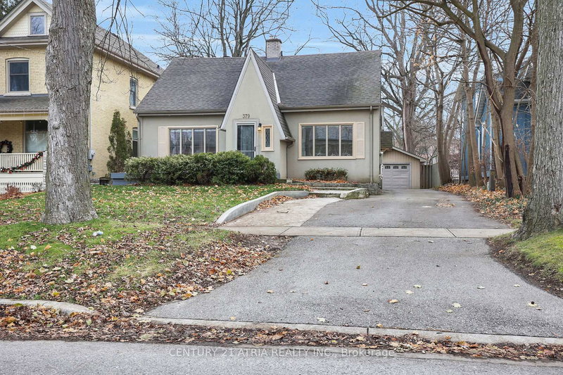 home for lease on 379 Grosvenor Street