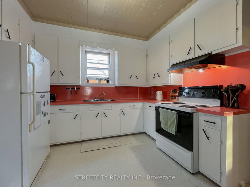 305 St Clair St, Chatham-Kent, N7L 3J8 | Image 2