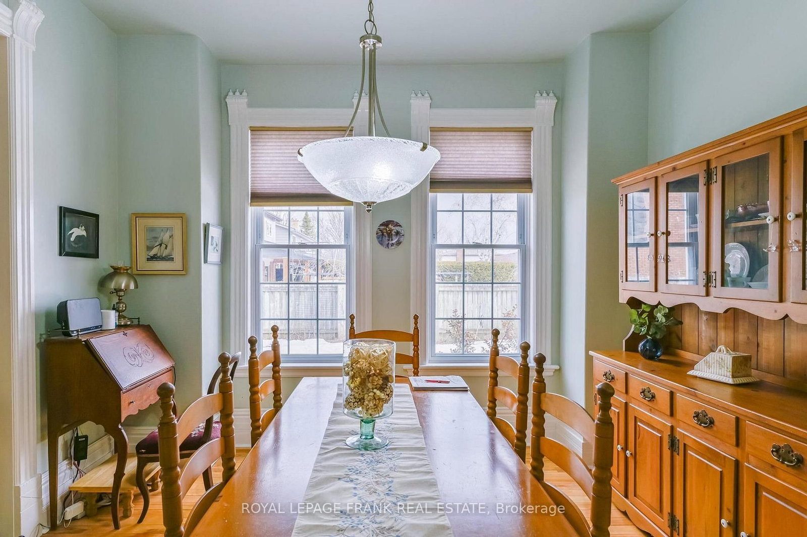 Detached House for sale at 865 Parkhill Road, Peterborough, Ontario, K9J 6P2 - Monaghan Ward 2 - MLS: X12923916