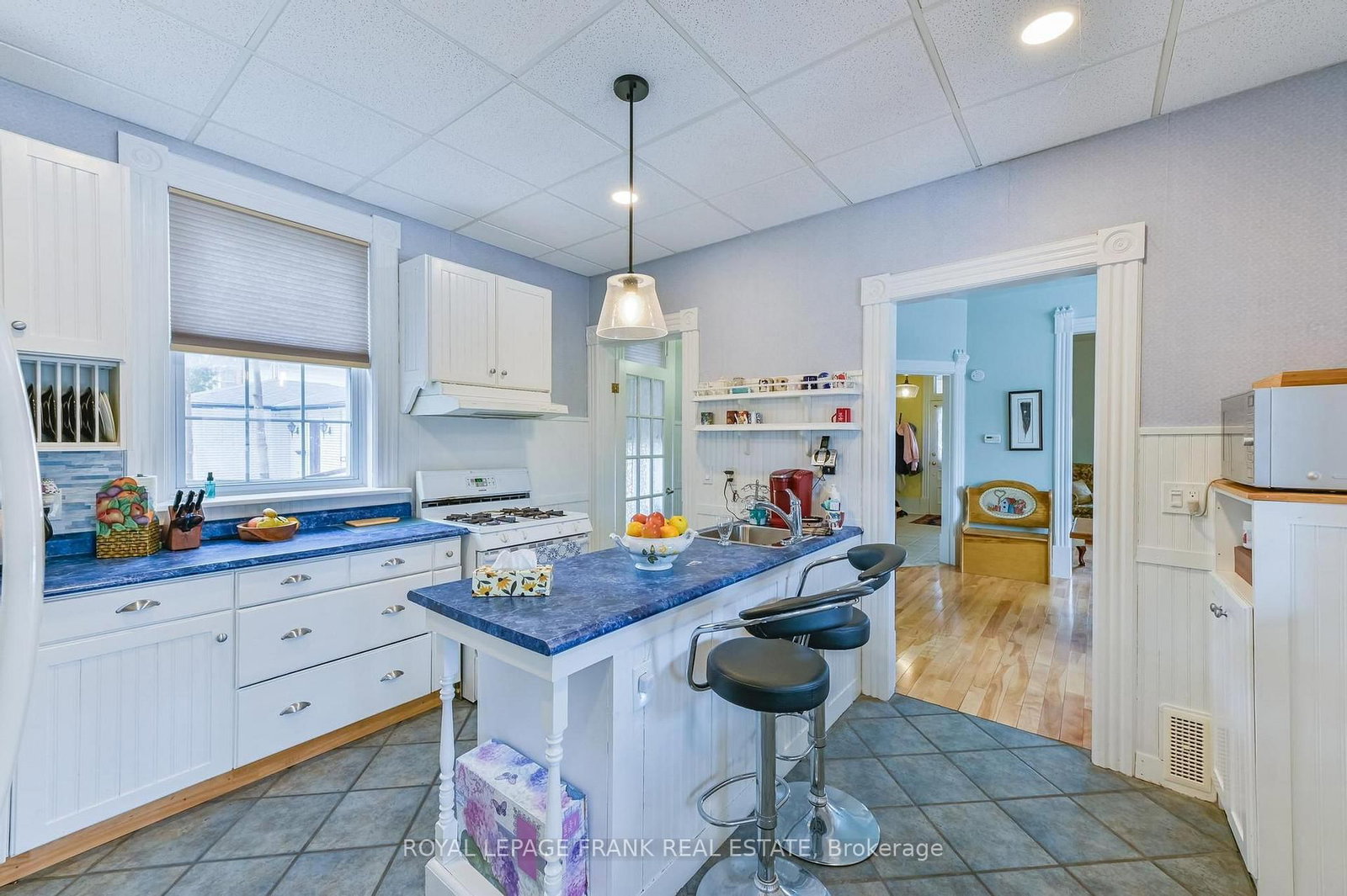 Detached House for sale at 865 Parkhill Road, Peterborough, Ontario, K9J 6P2 - Monaghan Ward 2 - MLS: X12923916