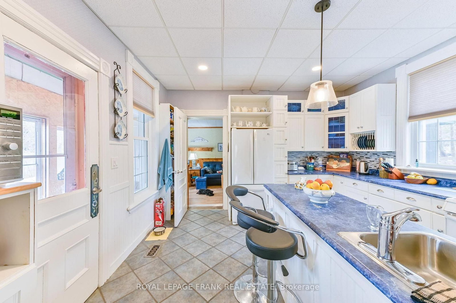 Detached House for sale at 865 Parkhill Road, Peterborough, Ontario, K9J 6P2 - Monaghan Ward 2 - MLS: X12923916