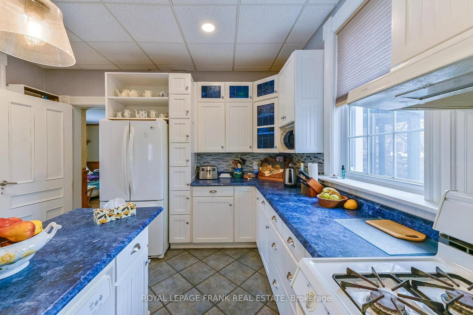 Detached House for sale at 865 Parkhill Road, Peterborough, Ontario, K9J 6P2 - Monaghan Ward 2 - MLS: X12923916