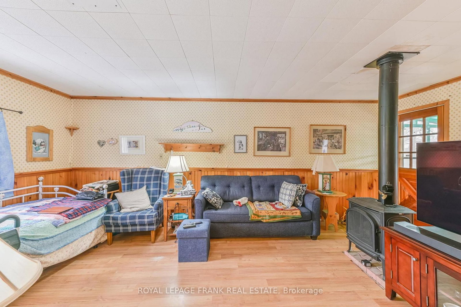 Detached House for sale at 865 Parkhill Road, Peterborough, Ontario, K9J 6P2 - Monaghan Ward 2 - MLS: X12923916