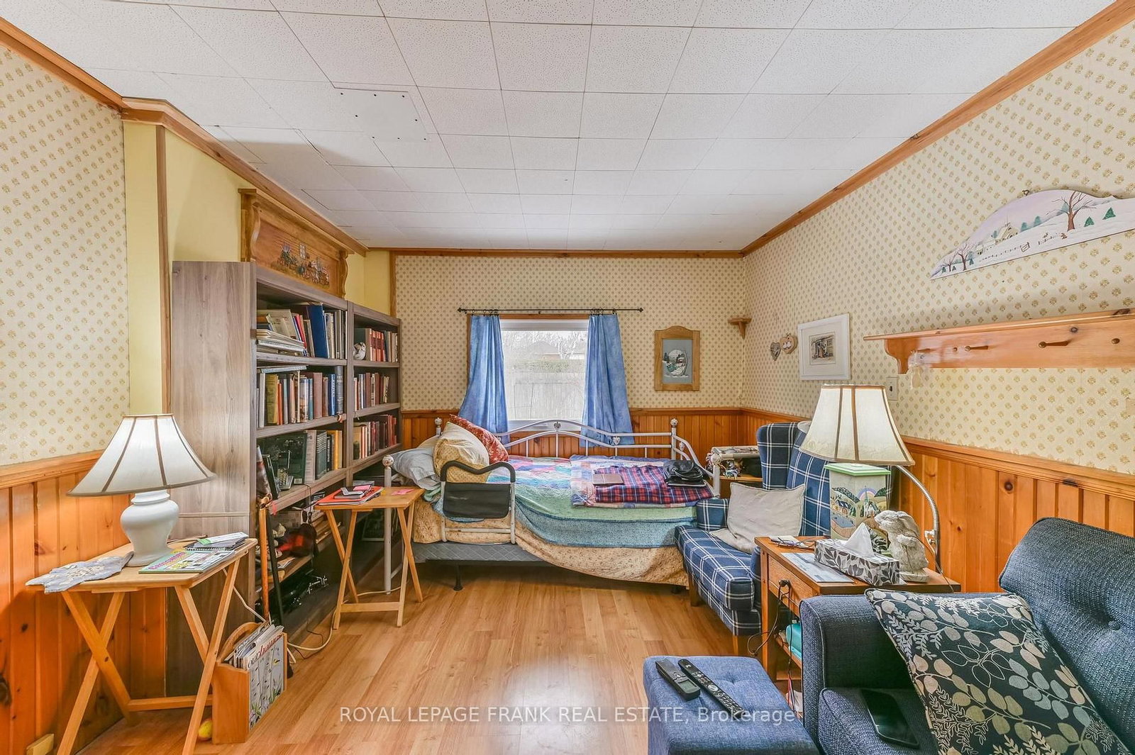 Detached House for sale at 865 Parkhill Road, Peterborough, Ontario, K9J 6P2 - Monaghan Ward 2 - MLS: X12923916