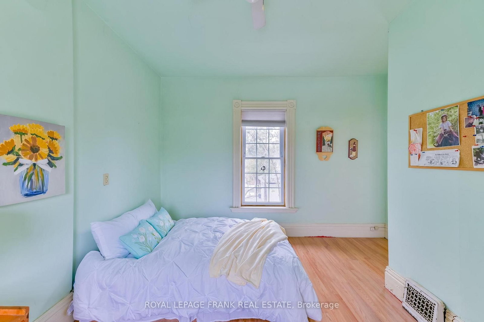 Detached House for sale at 865 Parkhill Road, Peterborough, Ontario, K9J 6P2 - Monaghan Ward 2 - MLS: X12923916