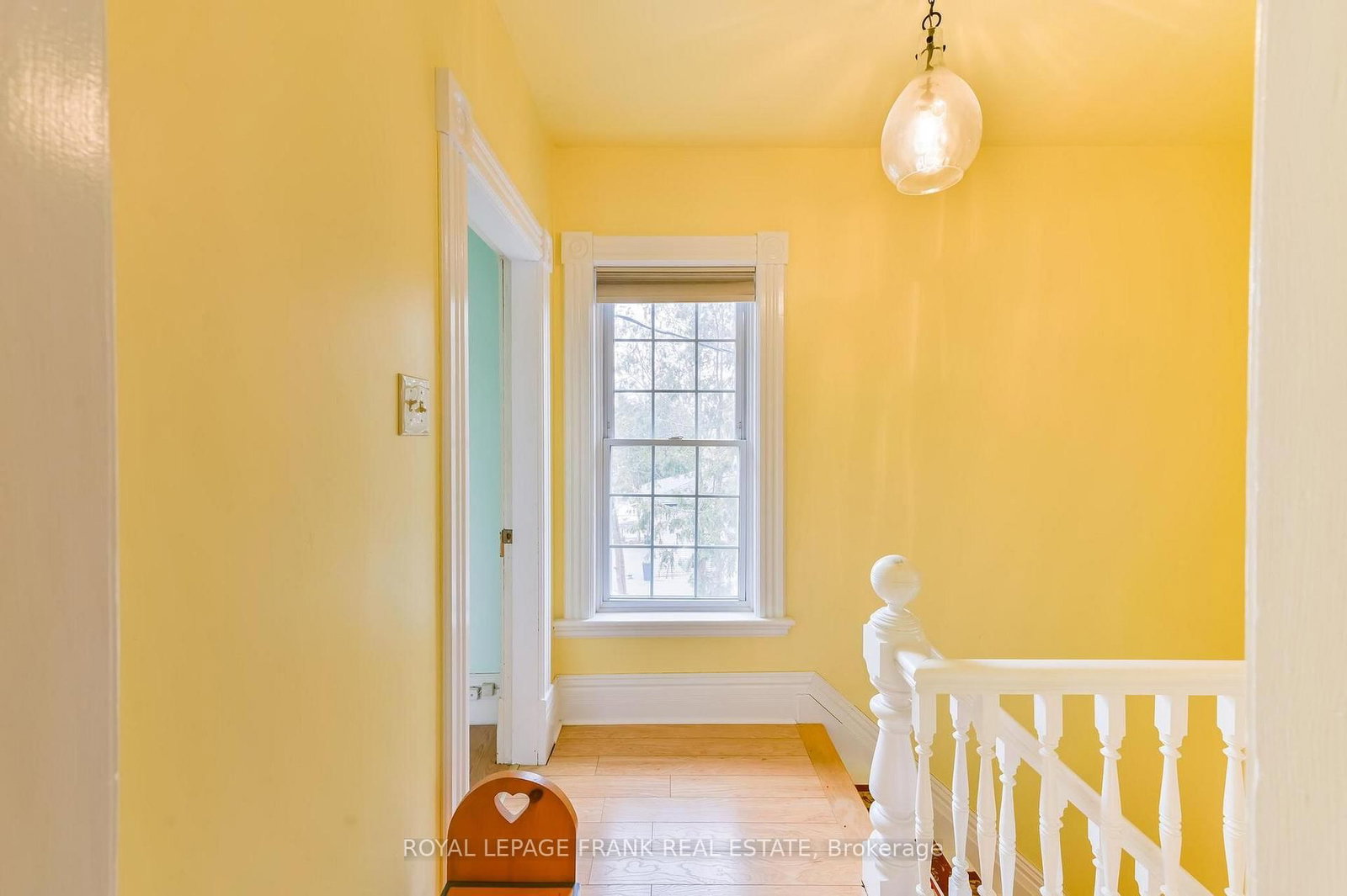 Detached House for sale at 865 Parkhill Road, Peterborough, Ontario, K9J 6P2 - Monaghan Ward 2 - MLS: X12923916