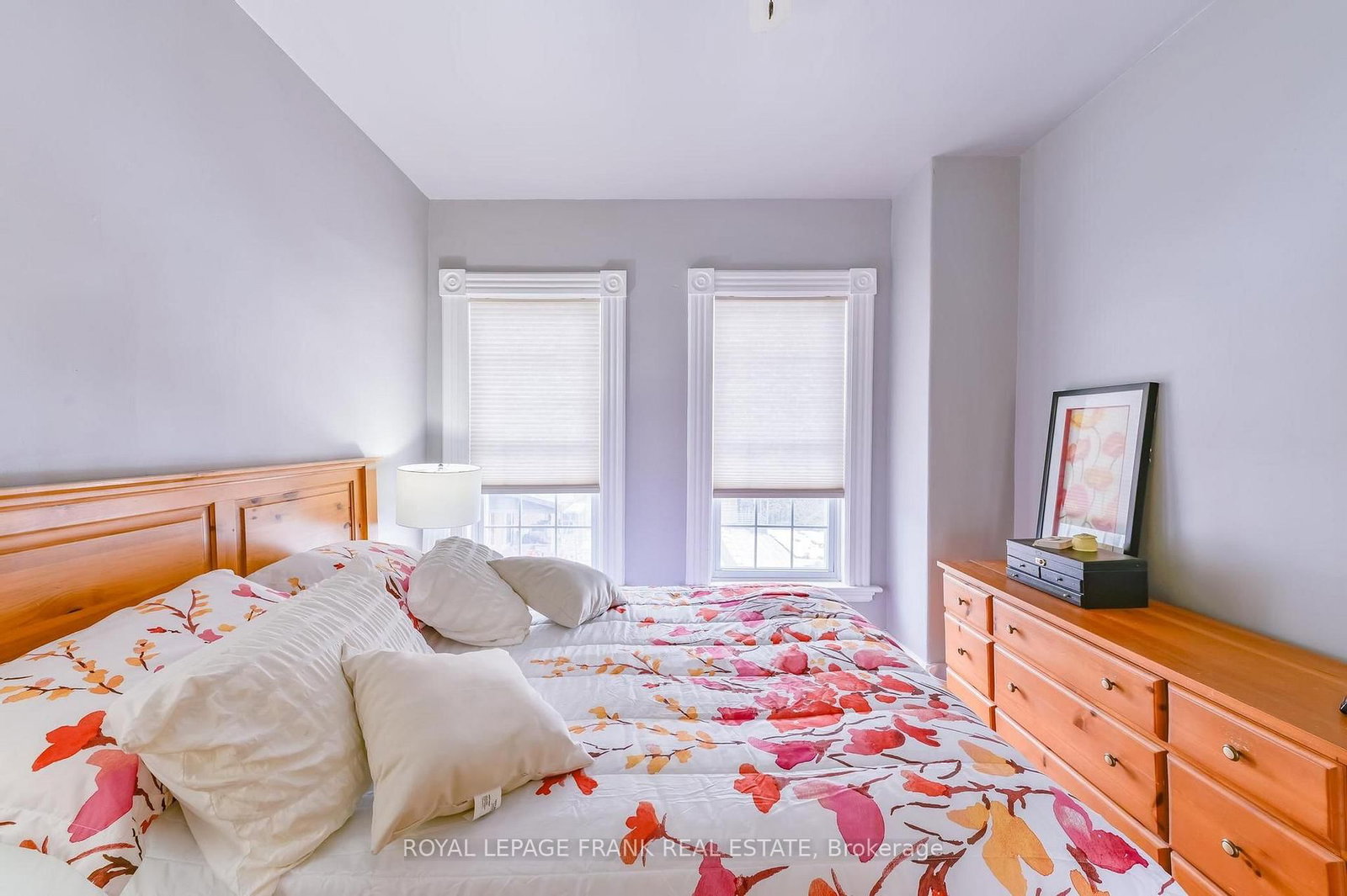 Detached House for sale at 865 Parkhill Road, Peterborough, Ontario, K9J 6P2 - Monaghan Ward 2 - MLS: X12923916