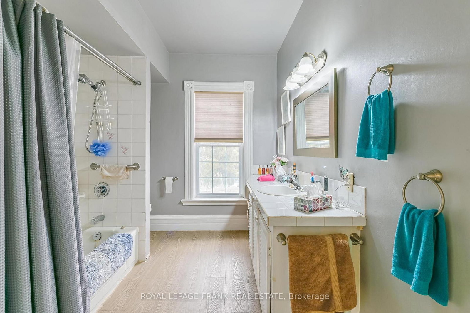 Detached House for sale at 865 Parkhill Road, Peterborough, Ontario, K9J 6P2 - Monaghan Ward 2 - MLS: X12923916