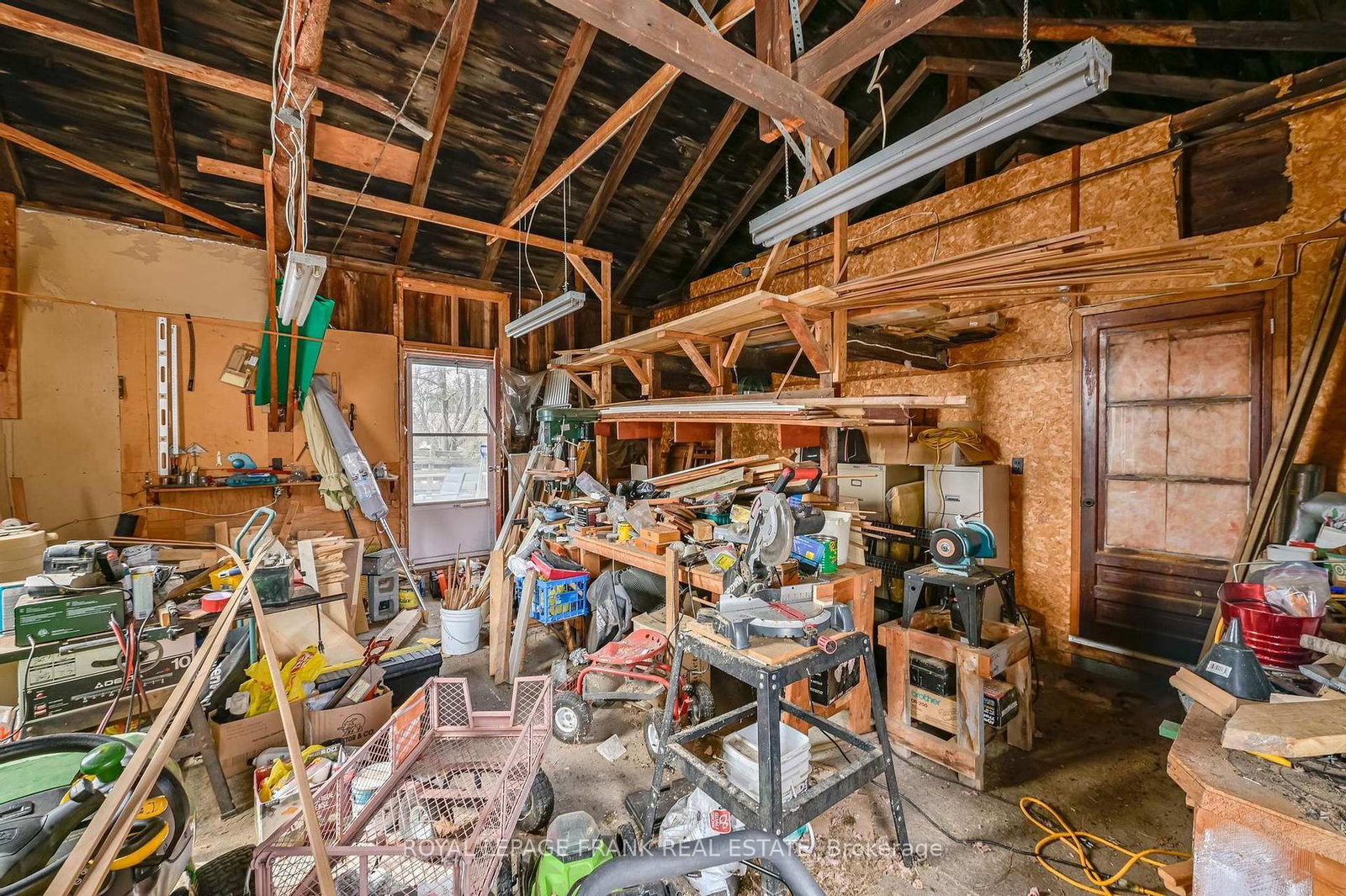 Detached House for sale at 865 Parkhill Road, Peterborough, Ontario, K9J 6P2 - Monaghan Ward 2 - MLS: X12923916