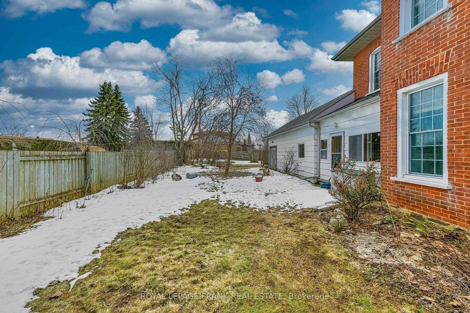 Detached House for sale at 865 Parkhill Road, Peterborough, Ontario, K9J 6P2 - Monaghan Ward 2 - MLS: X12923916