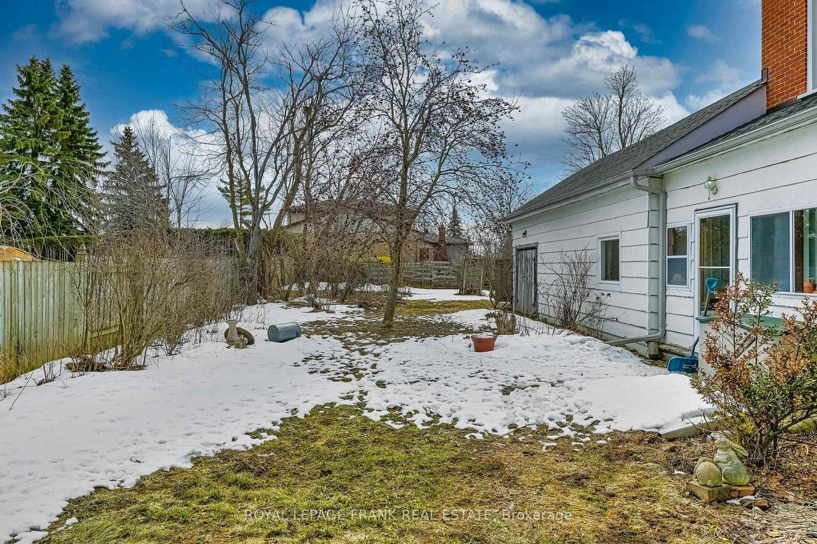 Detached House for sale at 865 Parkhill Road, Peterborough, Ontario, K9J 6P2 - Monaghan Ward 2 - MLS: X12923916