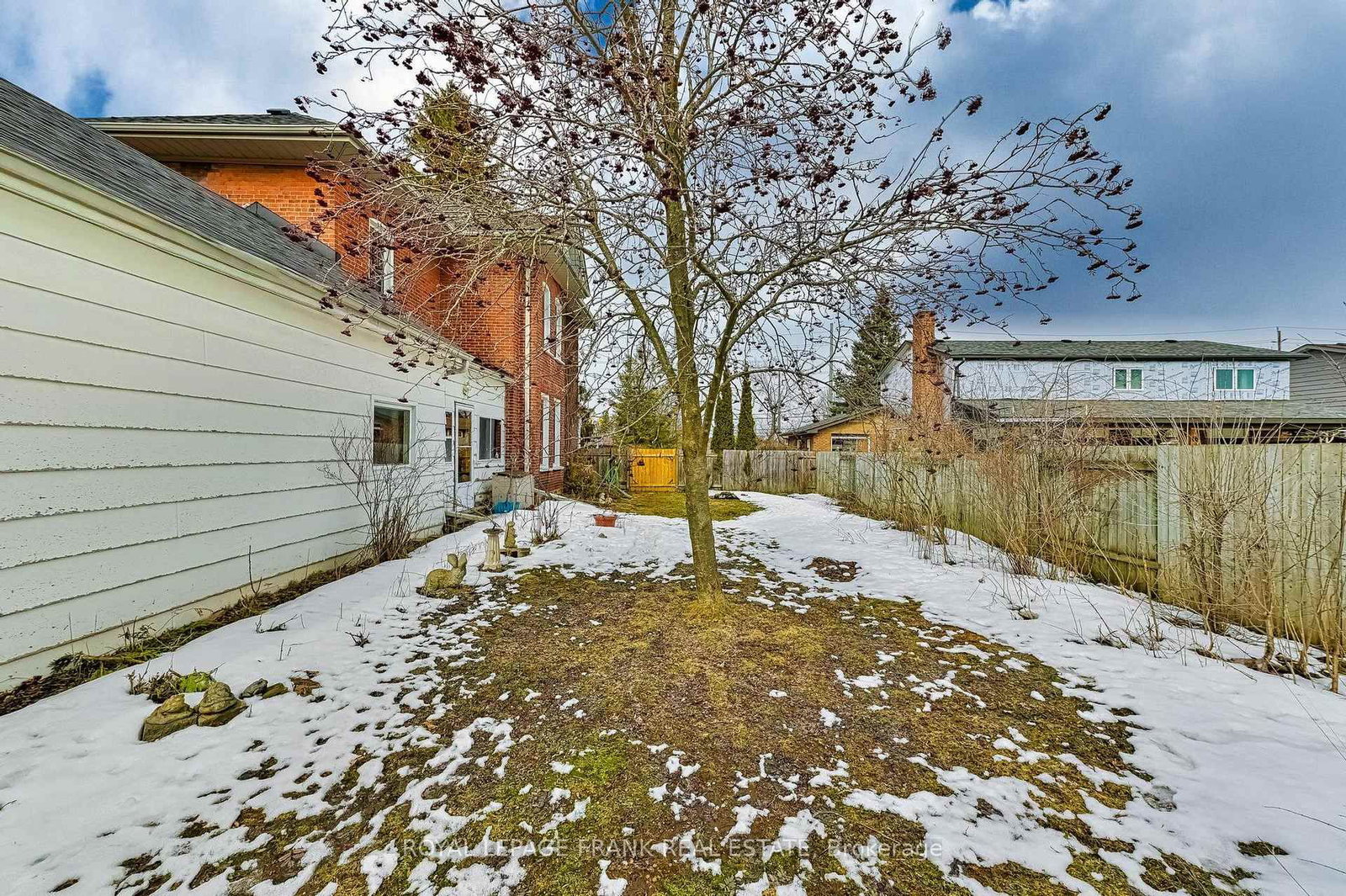 Detached House for sale at 865 Parkhill Road, Peterborough, Ontario, K9J 6P2 - Monaghan Ward 2 - MLS: X12923916