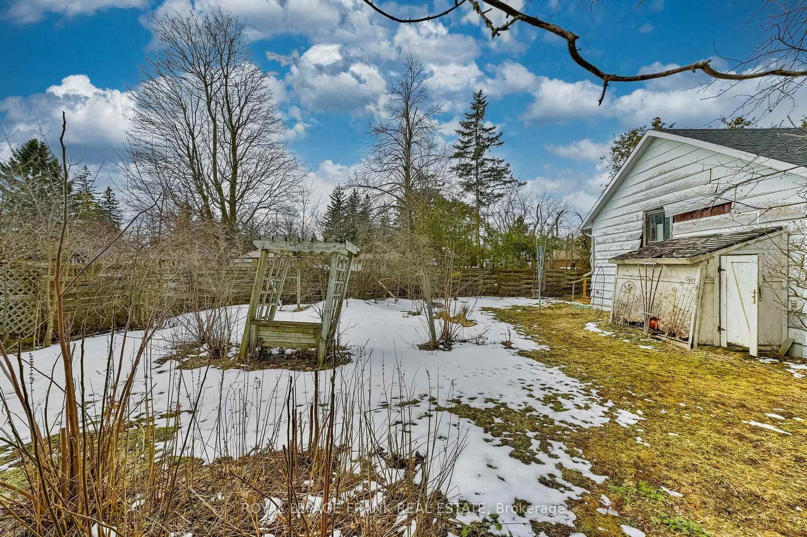 Detached House for sale at 865 Parkhill Road, Peterborough, Ontario, K9J 6P2 - Monaghan Ward 2 - MLS: X12923916