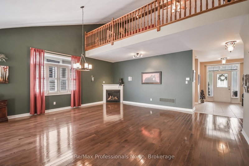 15 MUSKOKA BAY Blvd, Gravenhurst, P1P 0A1 | Image 2