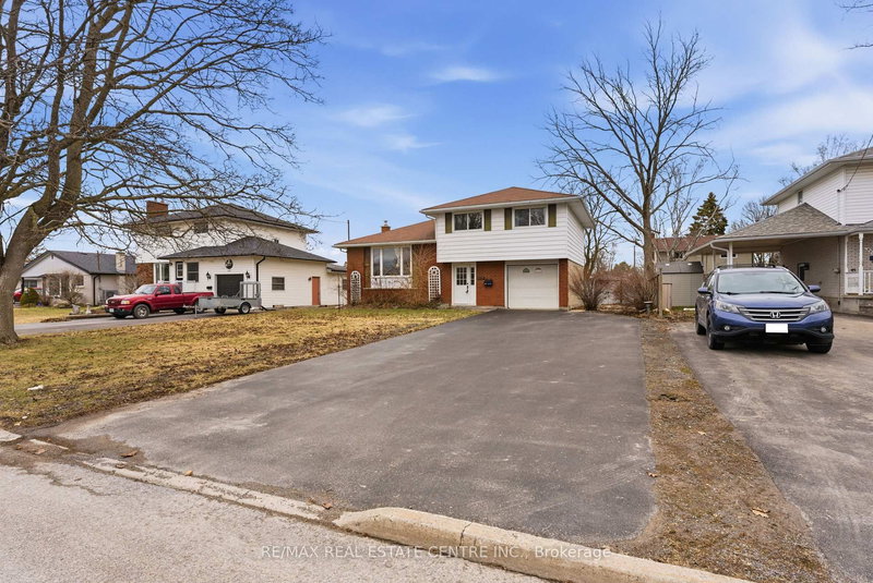 home for lease on 640 Bridge Street E