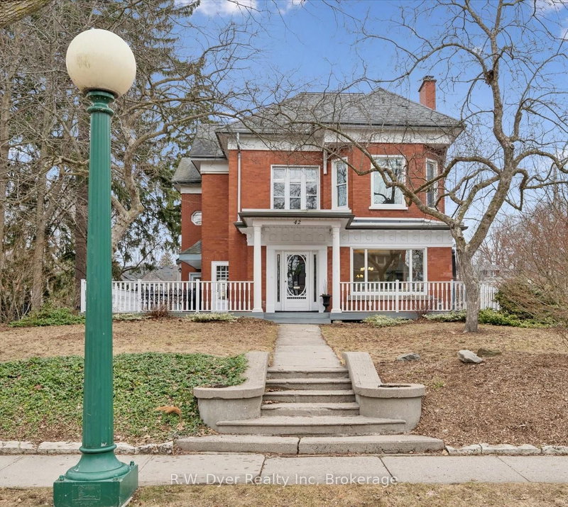 home for sale on 42 Lansdowne Road N