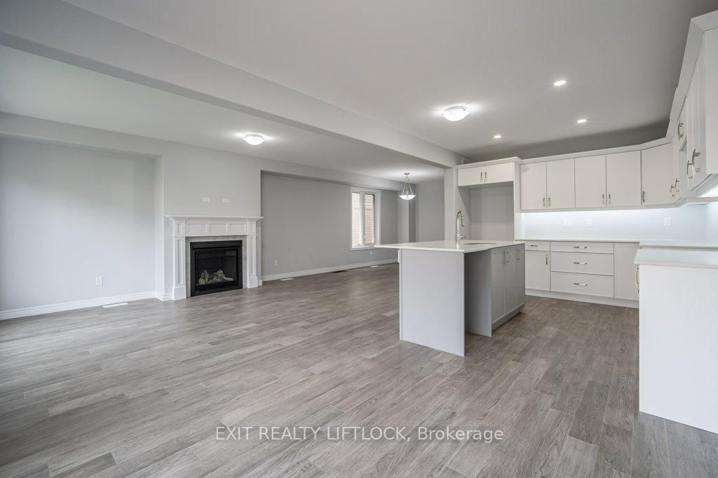 Detached House for sale at 238 O'Neil Street, Peterborough, Ontario, K9K 0H1 - Monaghan Ward 2 - MLS: X12924374