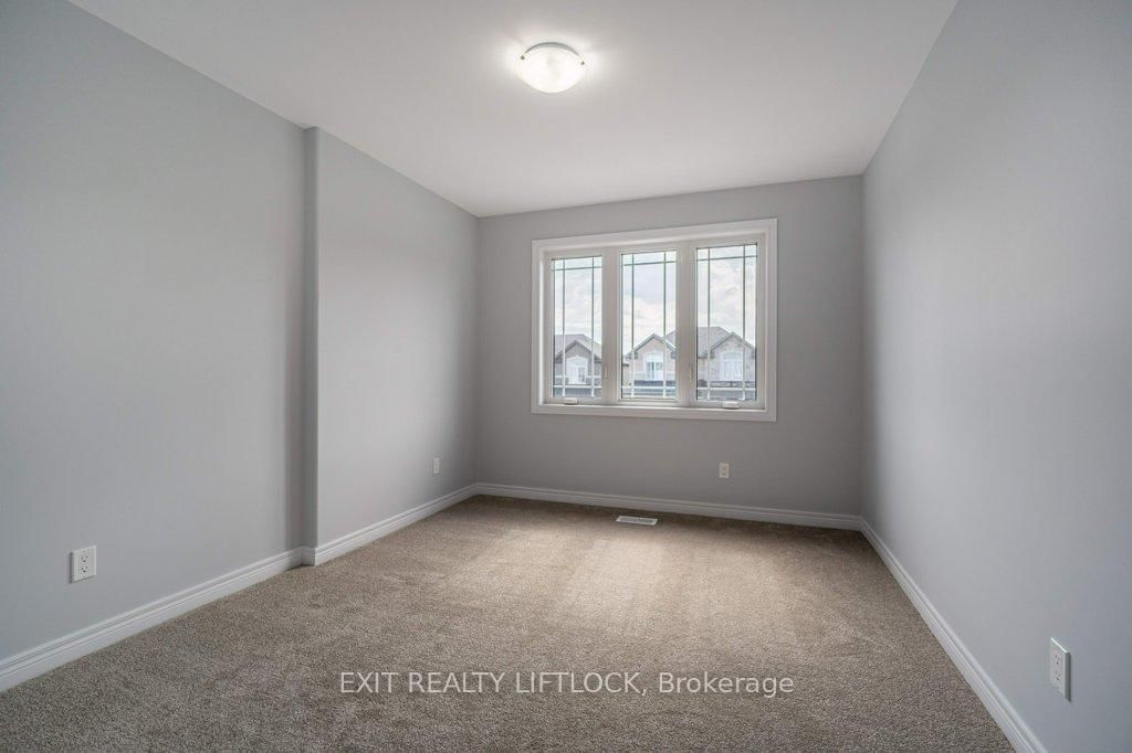 Detached House for sale at 238 O'Neil Street, Peterborough, Ontario, K9K 0H1 - Monaghan Ward 2 - MLS: X12924374