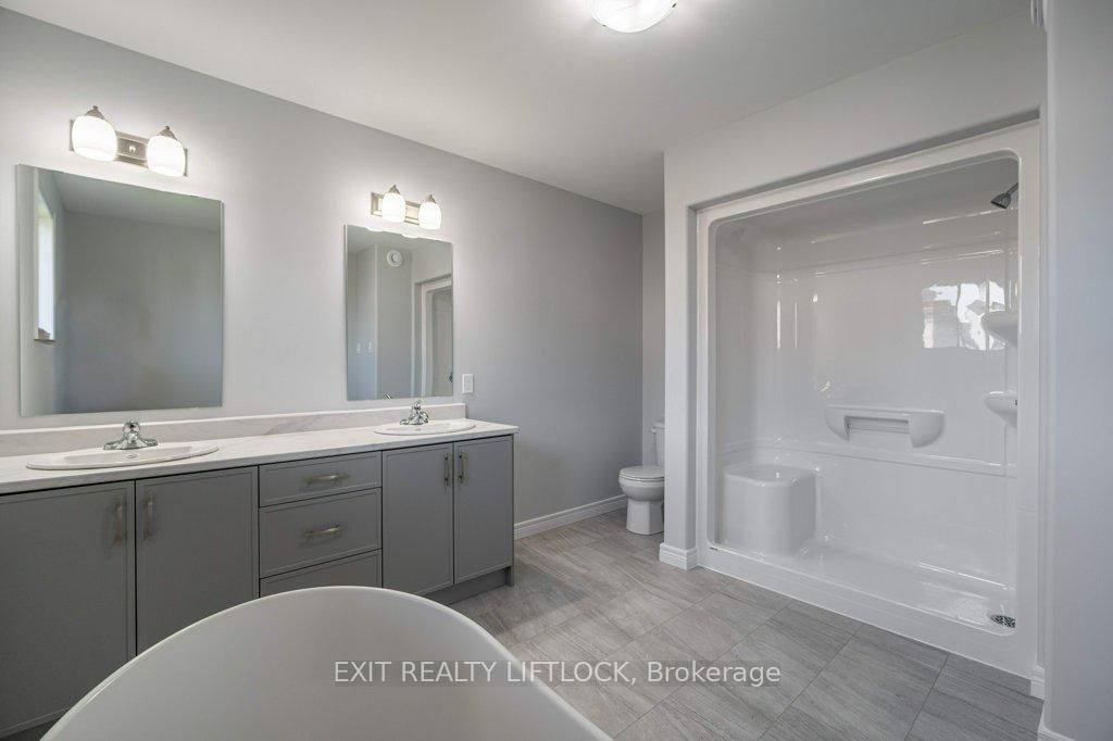 Detached House for sale at 238 O'Neil Street, Peterborough, Ontario, K9K 0H1 - Monaghan Ward 2 - MLS: X12924374