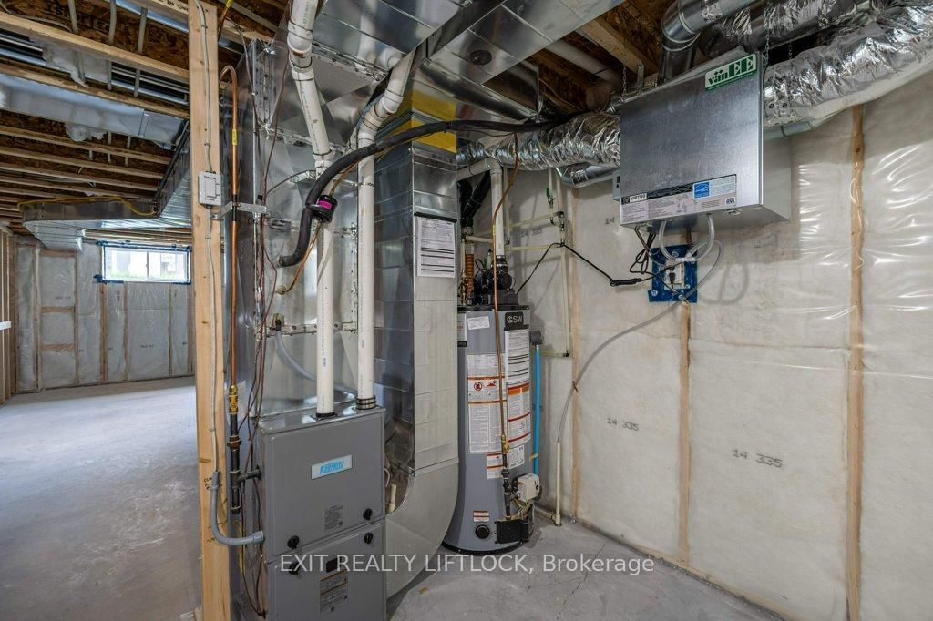 Detached House for sale at 238 O'Neil Street, Peterborough, Ontario, K9K 0H1 - Monaghan Ward 2 - MLS: X12924374