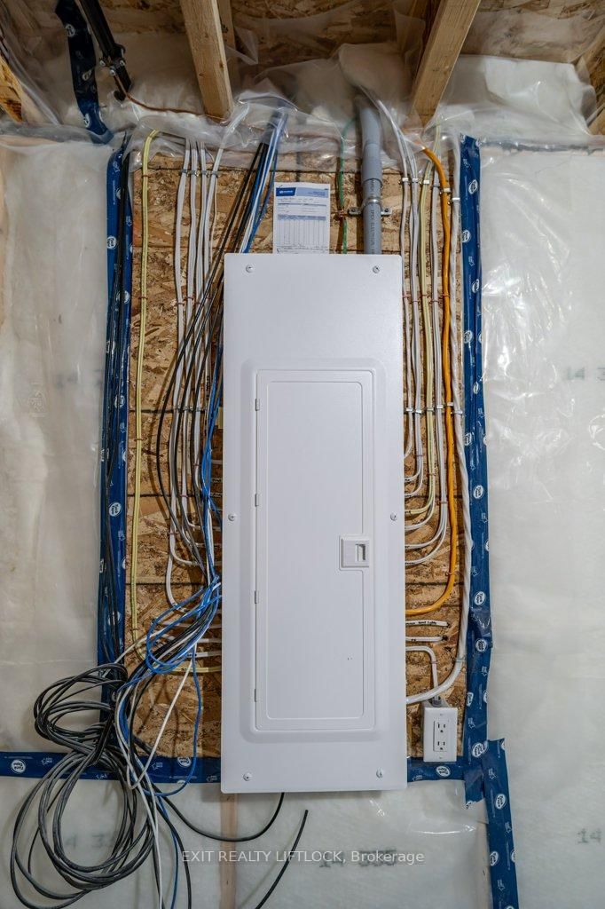 Detached House for sale at 238 O'Neil Street, Peterborough, Ontario, K9K 0H1 - Monaghan Ward 2 - MLS: X12924374