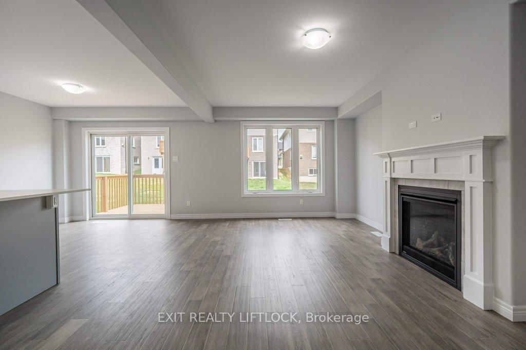 Detached House for sale at 238 O'Neil Street, Peterborough, Ontario, K9K 0H1 - Monaghan Ward 2 - MLS: X12924374