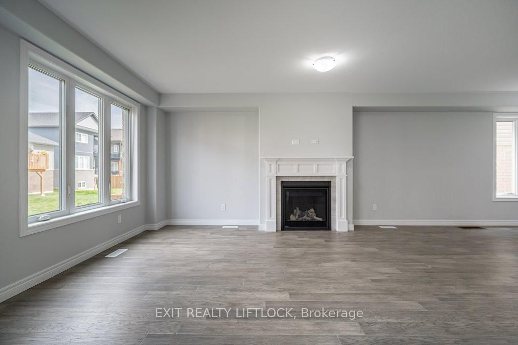 Detached House for sale at 238 O'Neil Street, Peterborough, Ontario, K9K 0H1 - Monaghan Ward 2 - MLS: X12924374