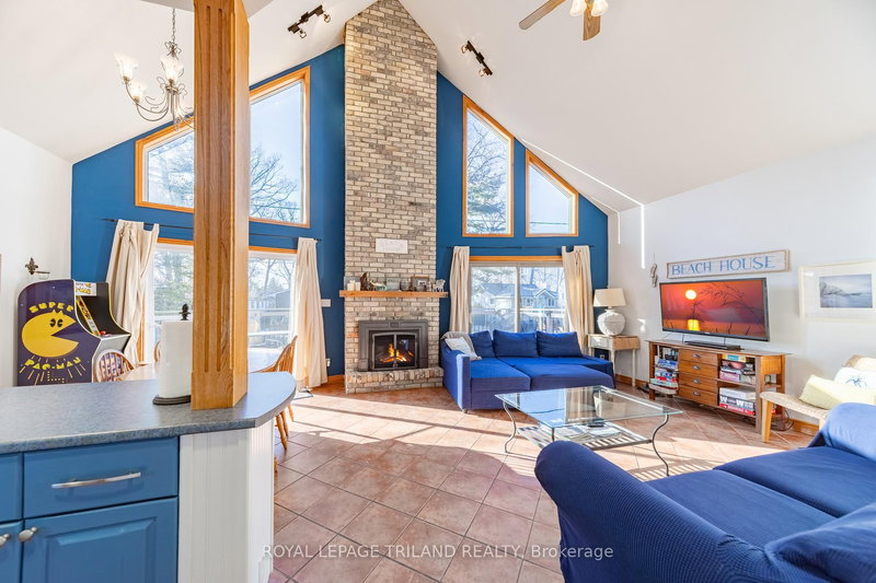 28 Elmwood Ave, Lambton Shores, N0M 1T0 | Image 2