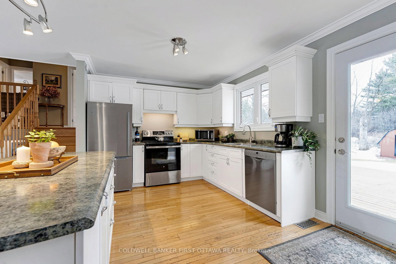 Listing Image 7