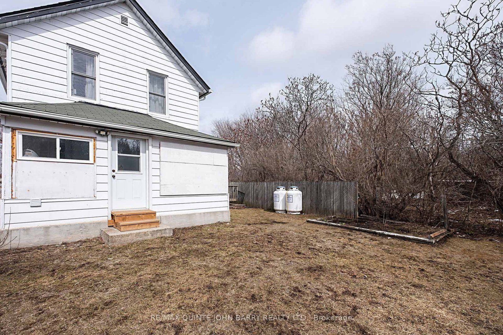 Detached House for sale at 115 Dufferin Avenue, Quinte West, Ontario, K8V 5E2 - Trenton Ward - MLS: X12924640