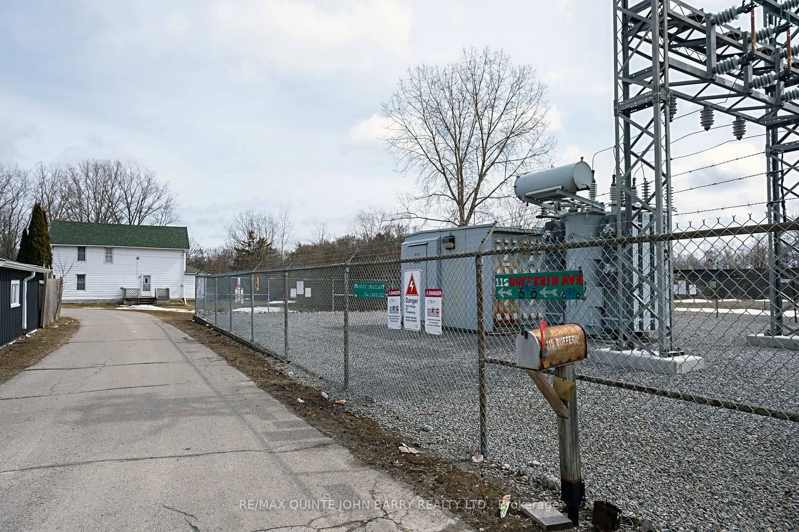 Detached House for sale at 115 Dufferin Avenue, Quinte West, Ontario, K8V 5E2 - Trenton Ward - MLS: X12924640