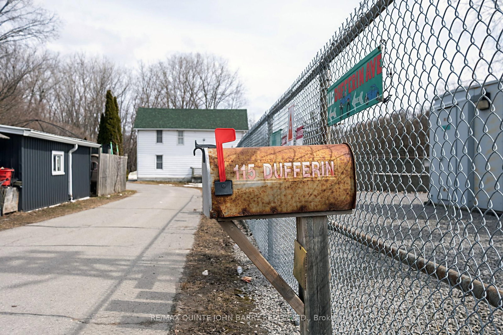 Detached House for sale at 115 Dufferin Avenue, Quinte West, Ontario, K8V 5E2 - Trenton Ward - MLS: X12924640