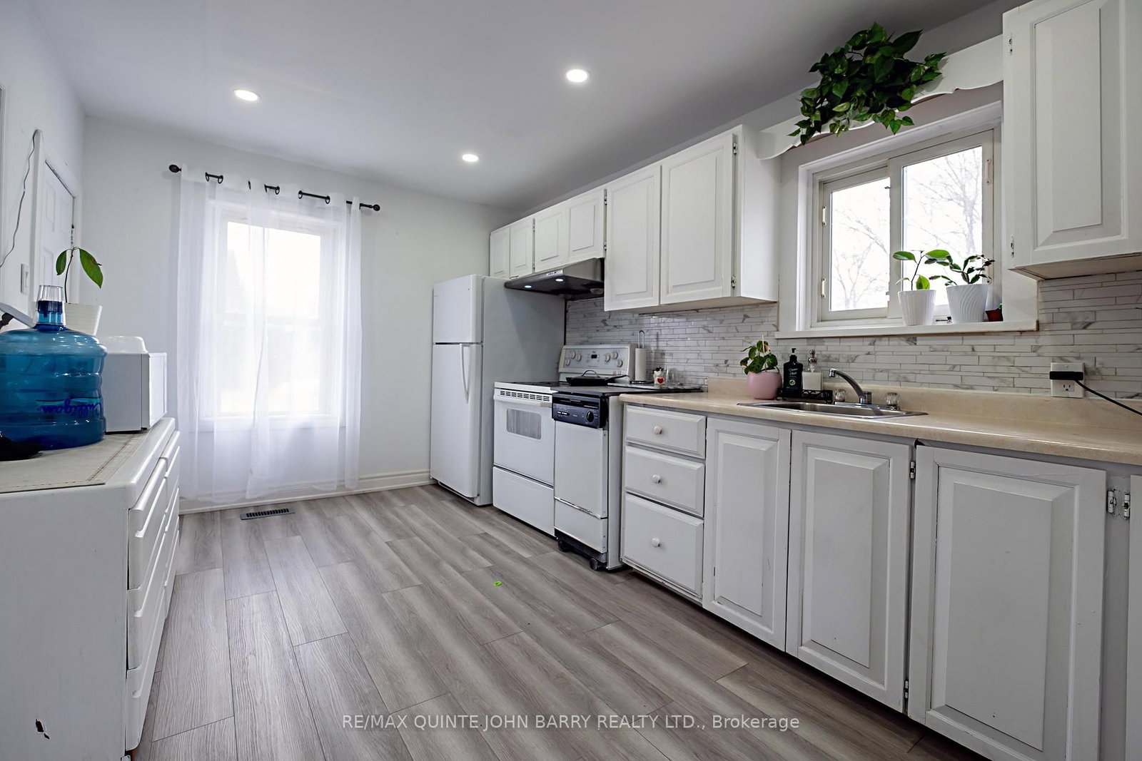 Detached House for sale at 115 Dufferin Avenue, Quinte West, Ontario, K8V 5E2 - Trenton Ward - MLS: X12924640