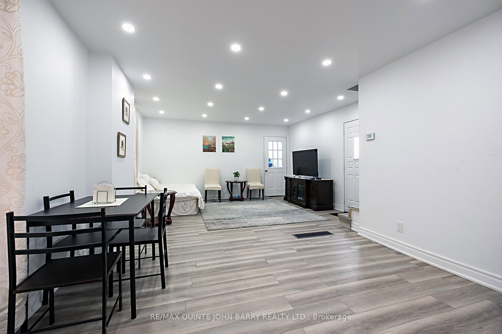 Detached House for sale at 115 Dufferin Avenue, Quinte West, Ontario, K8V 5E2 - Trenton Ward - MLS: X12924640