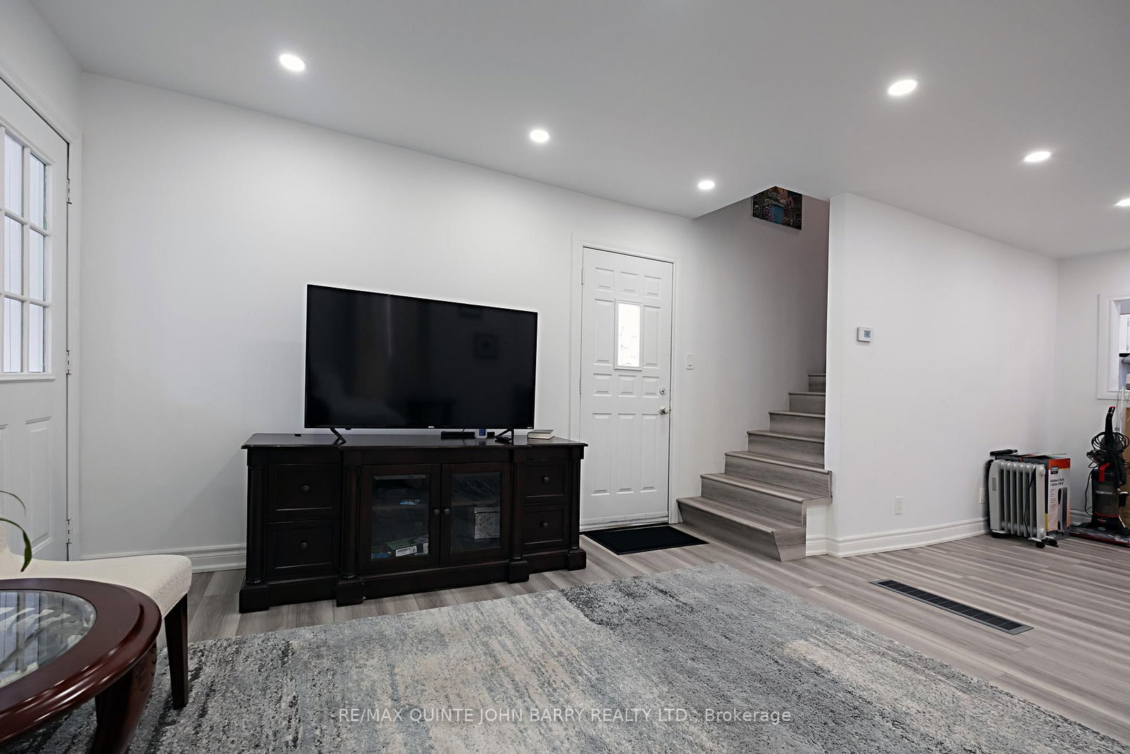 Detached House for sale at 115 Dufferin Avenue, Quinte West, Ontario, K8V 5E2 - Trenton Ward - MLS: X12924640