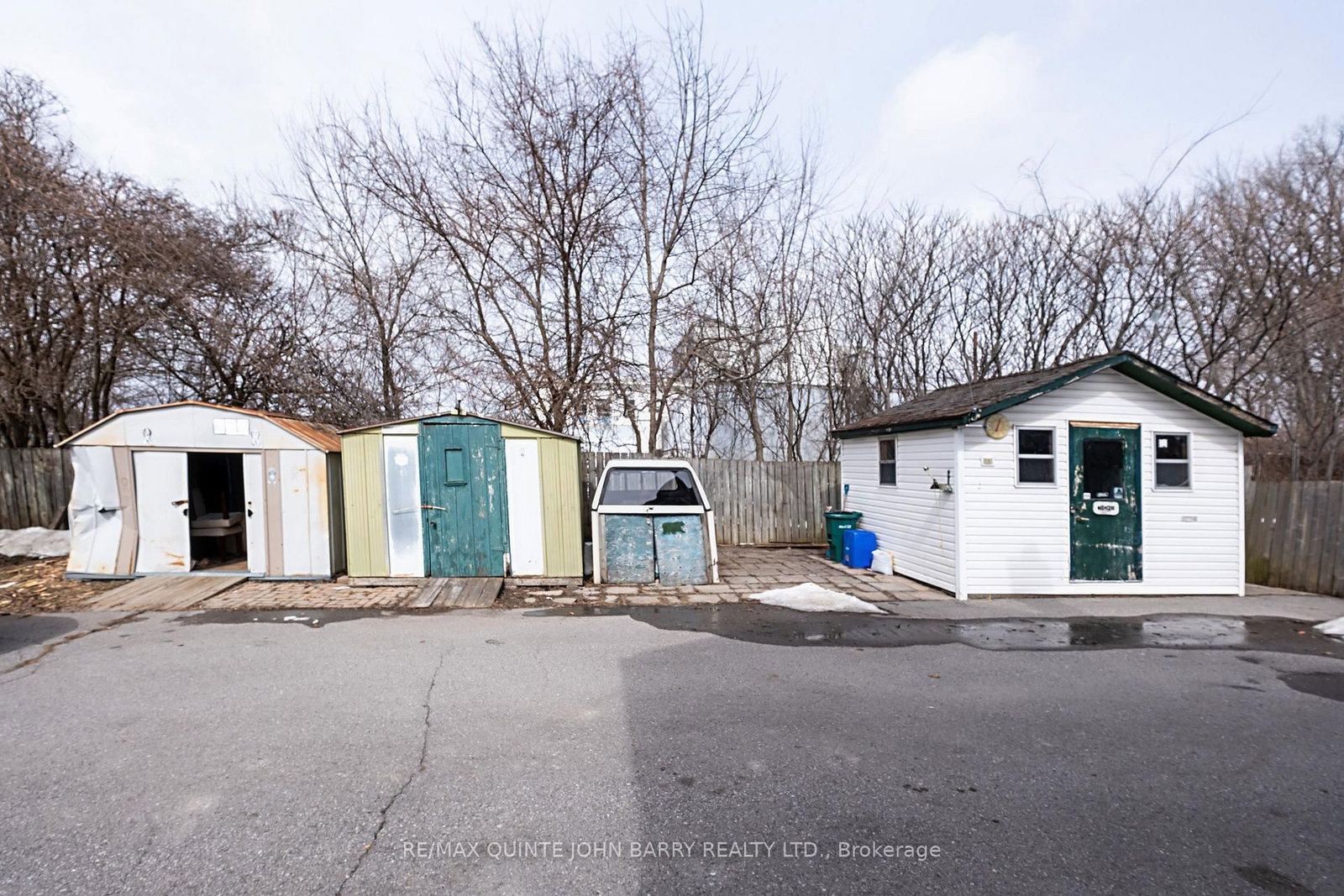 Detached House for sale at 115 Dufferin Avenue, Quinte West, Ontario, K8V 5E2 - Trenton Ward - MLS: X12924640