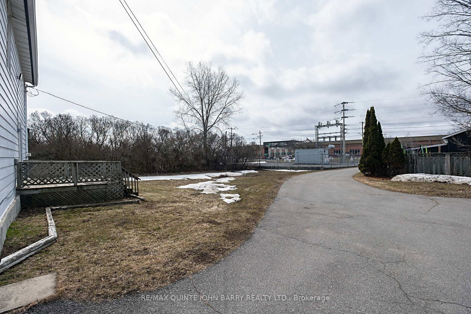 Detached House for sale at 115 Dufferin Avenue, Quinte West, Ontario, K8V 5E2 - Trenton Ward - MLS: X12924640