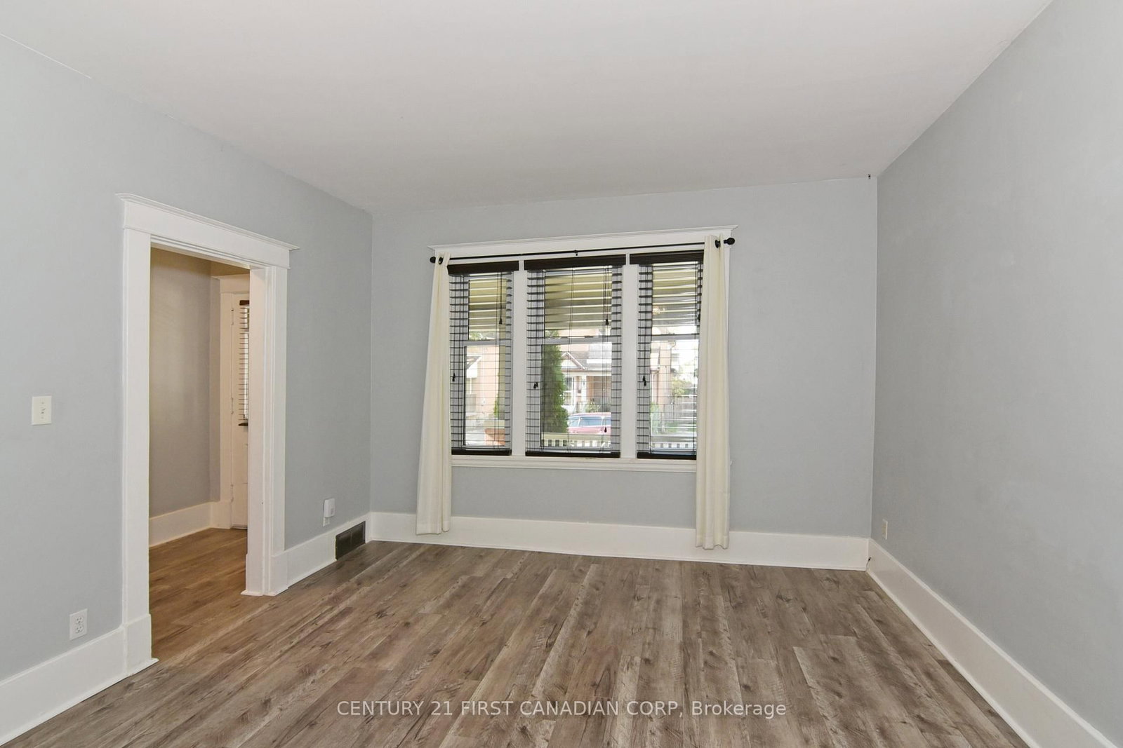 Listing Image 7