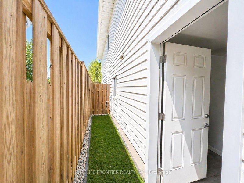 Lower - 480 Southworth St S, Welland, L3B 1Z9 | Image 2