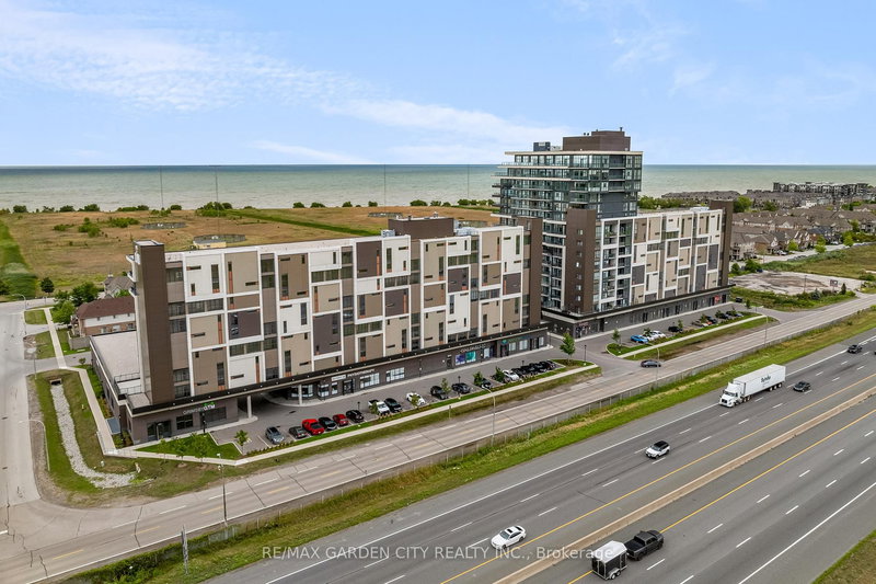 home for lease on 814-550 North Service Road