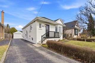 957 Queensdale Avenue E