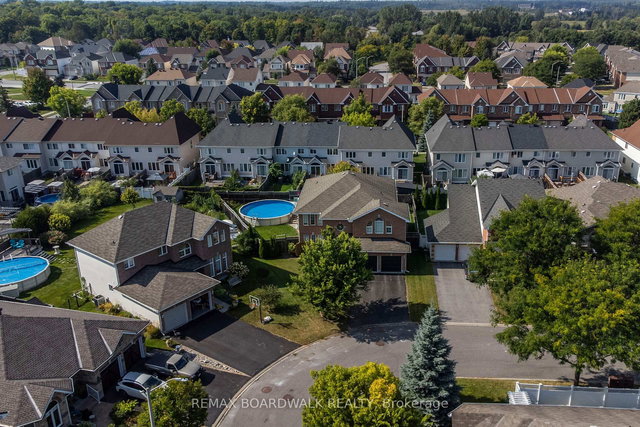 85 Woliston Crescent