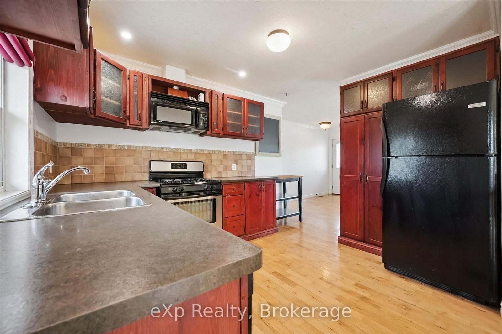 184 Stevenson Street N - Photo 17