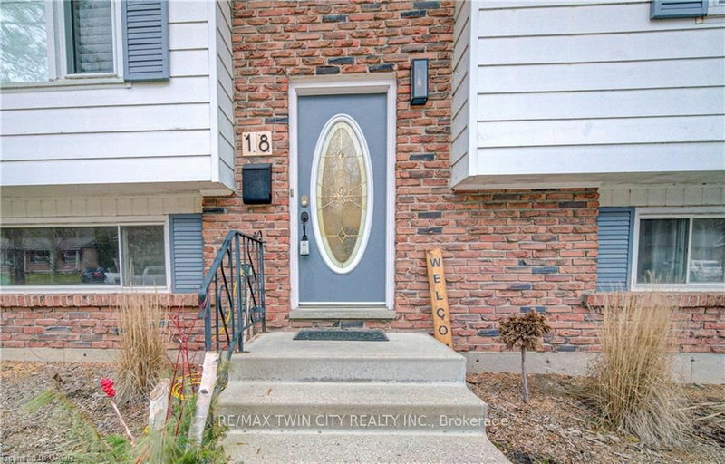 18 GILSTON Pkwy, Brant, N3L 3K6 | Image 3