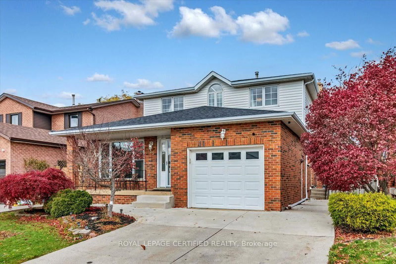 35 Trenholme Cres, Hamilton, L8W 2L4 | Image 2