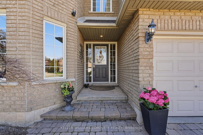 37 Southcreek Dr, Hamilton, L9K 1M2 | Image 2