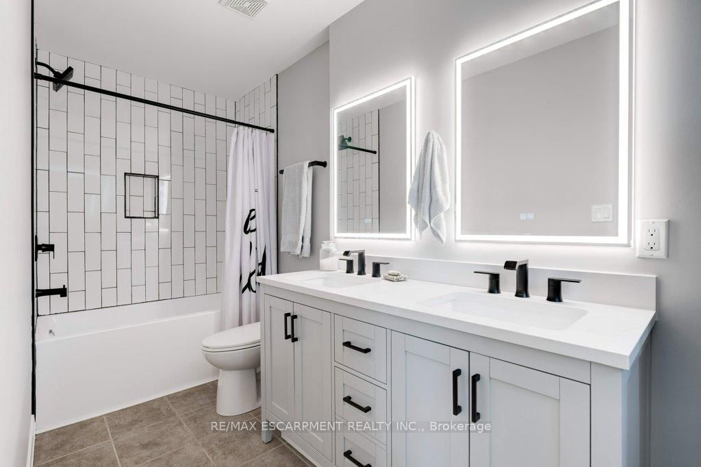 Townhouse for sale at 79 Browview Drive, Hamilton, Ontario, L8B 0R2 - Waterdown - MLS: X12925370