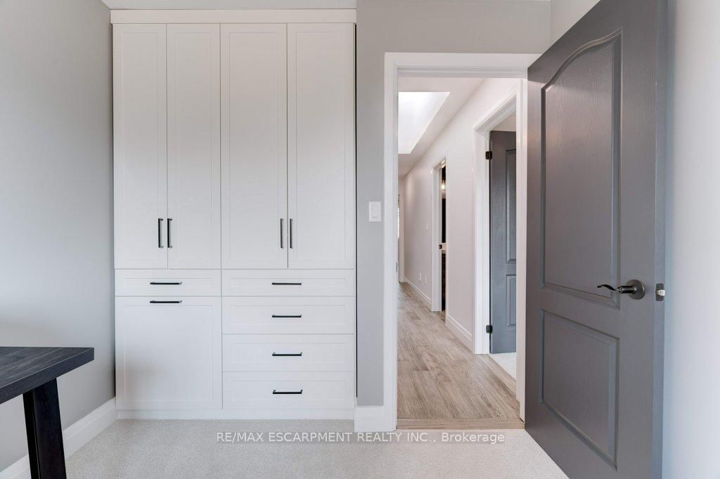 Townhouse for sale at 79 Browview Drive, Hamilton, Ontario, L8B 0R2 - Waterdown - MLS: X12925370