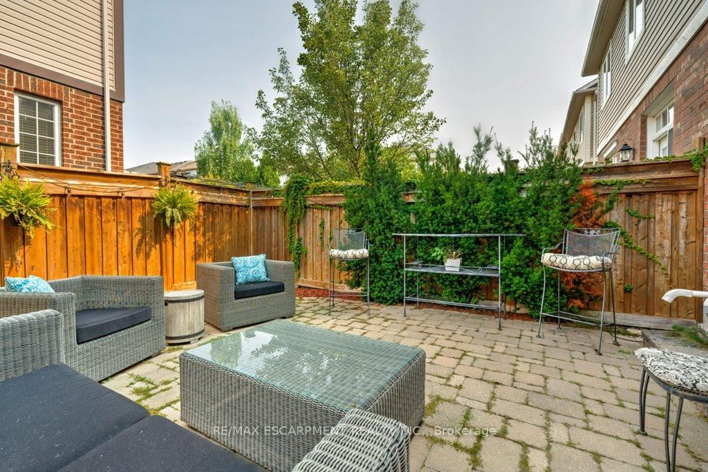 Townhouse for sale at 79 Browview Drive, Hamilton, Ontario, L8B 0R2 - Waterdown - MLS: X12925370